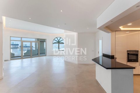 Apartment til leje i Palm Jumeirah, Dubai, UAE 3 soveværelser, 203 kvm № 654810 - foto 2