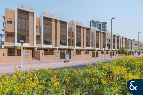 Jumeirah Village Circle, Dubai, UAE의 임대용 빌라 침실 4개, 256제곱미터 번호 668153 - 사진 1