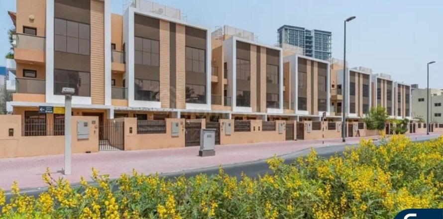 Jumeirah Village Circle, Dubai, UAE의 빌라 침실 4개, 256제곱미터 번호 668153