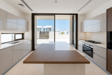 Villa in Abu Dhabi, UAE 5 bedrooms, 1161.01 sq.m. № 748296 - photo 8