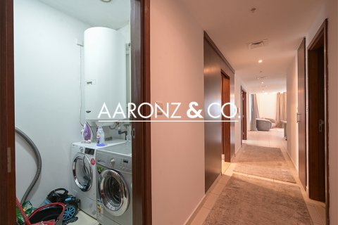 Зняти в оренду квартиру в Даунтаун Дубай (Даунтаун Бурдж Дубай), ОАЕ 3 спальні, 241.4м2, № 670460 - фото 6