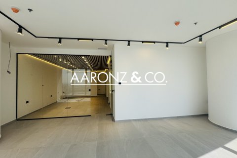 Зняти в оренду офіс в Бизнес-Бэй, Дубай, ОАЕ 99.9м2, № 670473 - фото 3