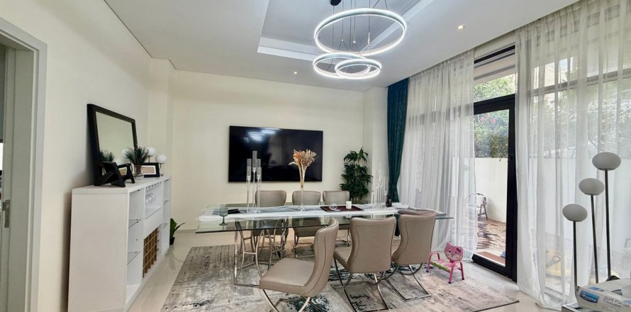 Villa in Dubai, VAE 5 slaapkamers, 421.6 vr.m. nr 713540