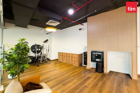 Zyrë në Dubai, Emiratet e Bashkuara Arabe 69.4 m2. № 669928 - Foto 1