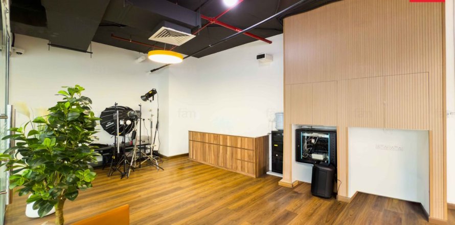 Zyrë në Dubai, Emiratet e Bashkuara Arabe 69.4 m2. № 669928