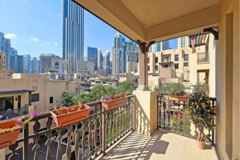 Appartement à vendre à  Downtown Dubai (Downtown Burj Dubai), Dubai, EAU 2 chambres, 131 m2 № 705405 - photo 2