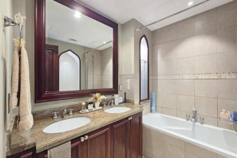 Appartement à vendre à  Downtown Dubai (Downtown Burj Dubai), Dubai, EAU 2 chambres, 131 m2 № 705405 - photo 9