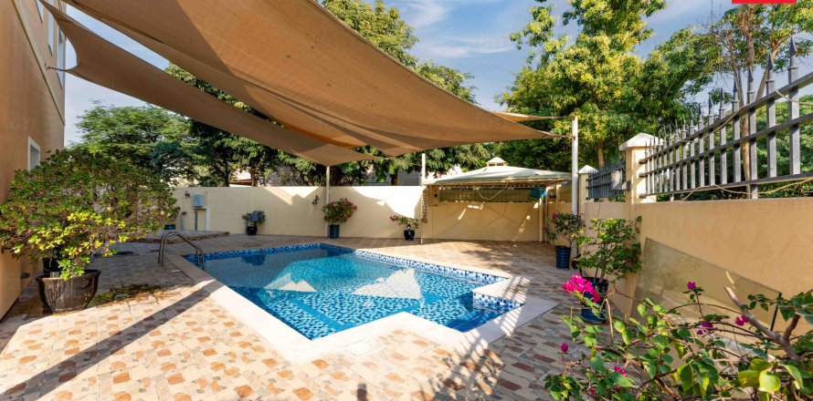 Vilë në Dubai, Emiratet e Bashkuara Arabe 5 dhoma gjumi, 543.9 m2. № 662313