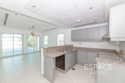 Villa Jumeirah Village Triangle, Dubaijā, AAE 2 istabas, 250 m2 Nr. 649847 - attēls 8