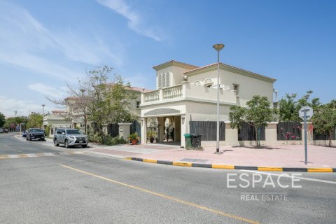 Villa Jumeirah Village Triangle, Dubaijā, AAE 2 istabas, 250 m2 Nr. 649847 - attēls 1