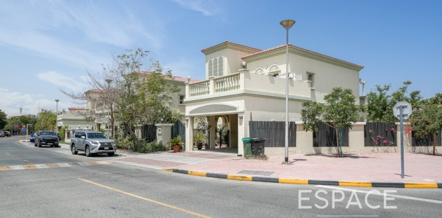 Villa Jumeirah Village Triangle, Dubaijā, AAE 2 istabas, 250 m2 Nr. 649847