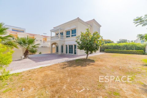 Villa Jumeirah Village Triangle, Dubaijā, AAE 2 istabas, 250 m2 Nr. 649847 - attēls 17