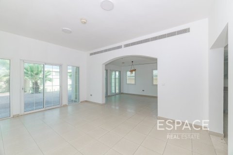 Villa Jumeirah Village Triangle, Dubaijā, AAE 2 istabas, 250 m2 Nr. 649847 - attēls 3