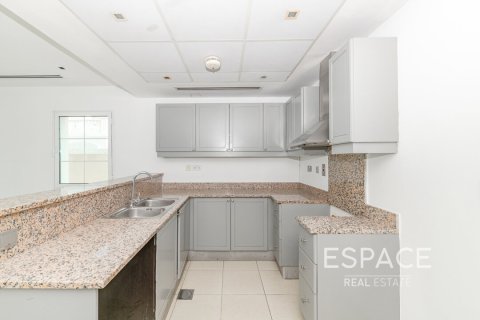 Villa Jumeirah Village Triangle, Dubaijā, AAE 2 istabas, 250 m2 Nr. 649847 - attēls 6