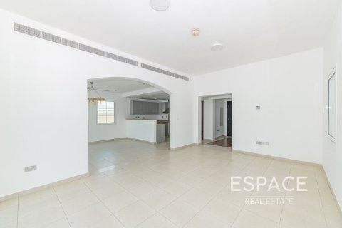 Villa Jumeirah Village Triangle, Dubaijā, AAE 2 istabas, 250 m2 Nr. 649847 - attēls 4