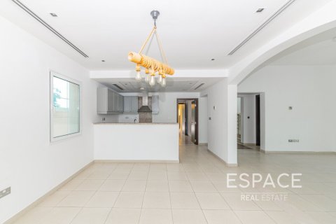 Villa Jumeirah Village Triangle, Dubaijā, AAE 2 istabas, 250 m2 Nr. 649847 - attēls 5