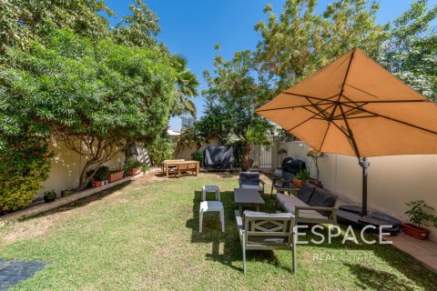 Villa The Springs, Dubaijā, AAE 3 istabas, 266 m2 Nr. 649843 - attēls 13