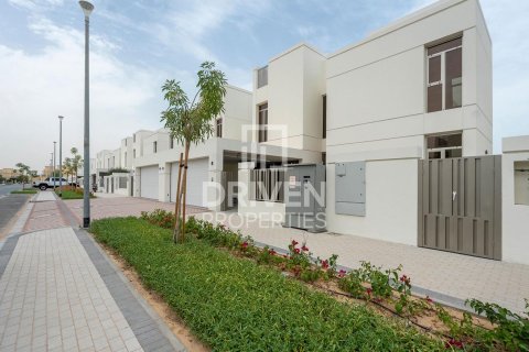 Vilă în Jumeirah Park, Dubai, EAU 5 dormitoare, 704.3 mp.  №761669