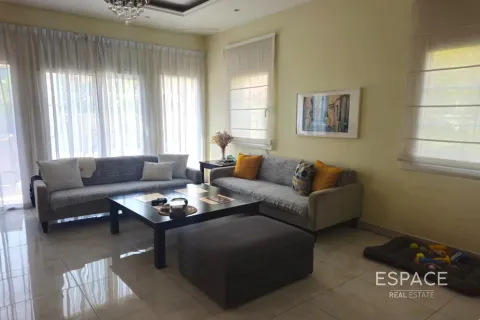 Villa en alquiler en Jumeirah Village Triangle, Dubai, EAU 3 dormitorios, 652 m2 № 661315 - foto 2