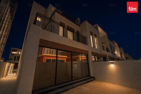 Dubai, BAE’de kiralık sıra ev 5 yatak odası, 183.6 m&sup2; No 757862 - fotoğraf 5