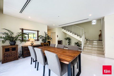 וילה להשכרה ב Dubai, איחוד האמירויות 3 חדרי שינה, 324 מ"ר, מספר 699887 - תמונה 6