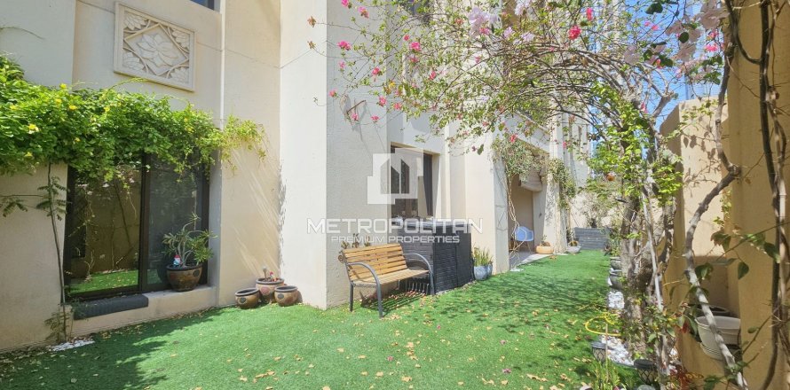 Appartement à Old Town, Dubai, EAU: 2 chambres, 186 m2 № 663349