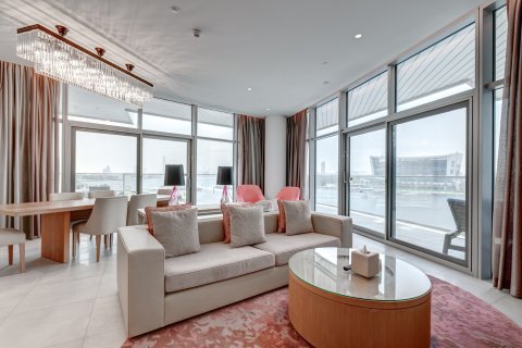 Deira、Dubai、UAEにあるホテルタイプマンション 2ベッドルーム、204.11 m2 No750589