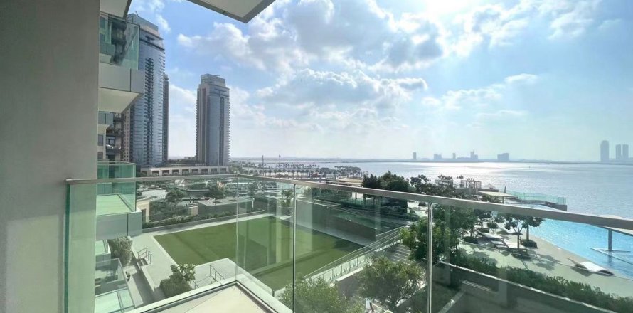 Apartment in Dubai, UAE 2 bedrooms, 120.8 sq.m. № 647766