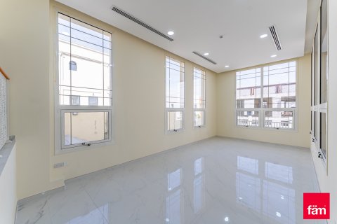 Huvila Al Furjan, Dubai, Arabiemiraatit 5 makuuhuonetta, 609.4 m2 № 662475 - kuva 4