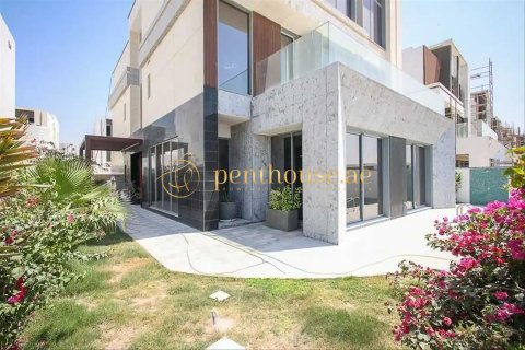 Vila u gradu Golf City, Dubai, UAE 6 spavaće sobe, 683 m2 Br. 664168 - Slika 1