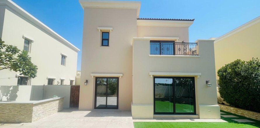 Villa à Arabian Ranches 2, Dubai, EAU: 4 chambres, 404.96 m2 № 750226