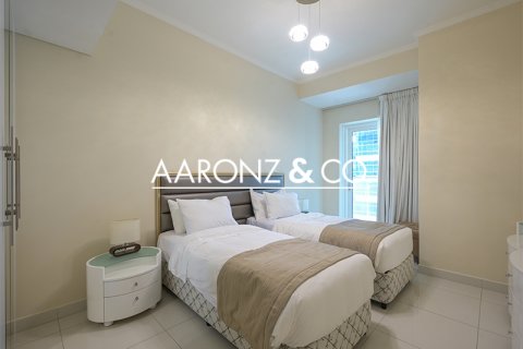 Apartment in Dubai Marina, Dubai, UAE 3 bedrooms, 181 sq.m. № 681185 - photo 10