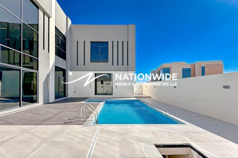 Villa in Abu Dhabi, UAE 5 bedrooms, 962 sq.m. № 629897 - photo 1