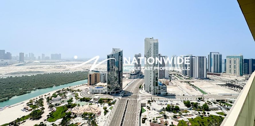 Apartment in Abu Dhabi, UAE 3 bedrooms, 320 sq.m. № 659915