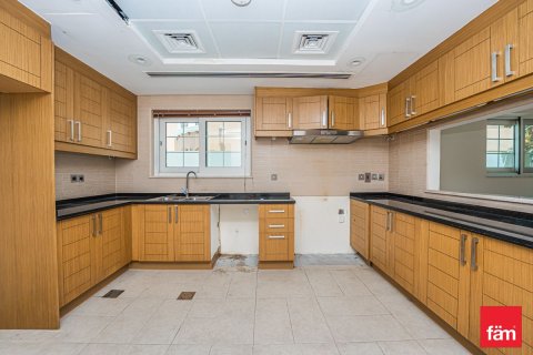 Vilë në Jumeirah Park, Dubai, Emiratet e Bashkuara Arabe 5 dhoma gjumi, 953.9 m2. № 699935 - Foto 3