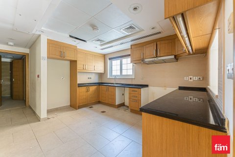 Vilë në Jumeirah Park, Dubai, Emiratet e Bashkuara Arabe 5 dhoma gjumi, 953.9 m2. № 699935 - Foto 2
