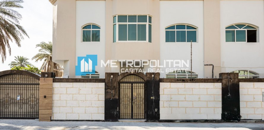 Vilë në Al Bateen, Abu Dhabi, Emiratet e Bashkuara Arabe 7 dhoma gjumi, 450 m2. № 669597