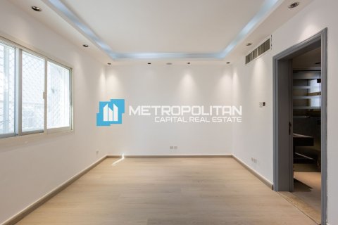 Vilë në Al Bateen, Abu Dhabi, Emiratet e Bashkuara Arabe 7 dhoma gjumi, 450 m2. № 669597 - Foto 3