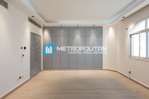 Vilë në Al Bateen, Abu Dhabi, Emiratet e Bashkuara Arabe 7 dhoma gjumi, 450 m2. № 669597 - Foto 4