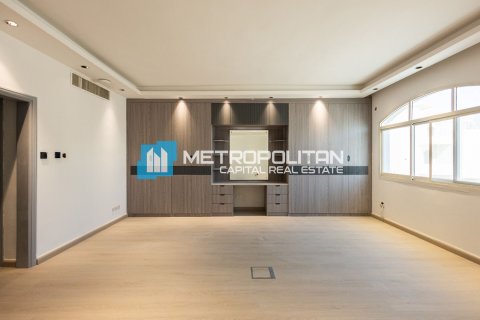 Vilë në Al Bateen, Abu Dhabi, Emiratet e Bashkuara Arabe 7 dhoma gjumi, 450 m2. № 669597 - Foto 2
