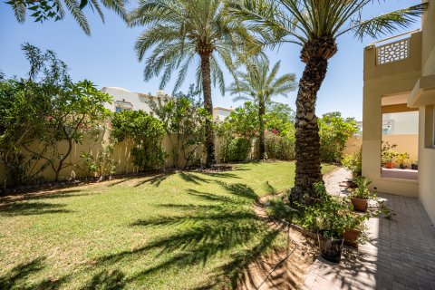 Vila di Meadows, Dubai, UAE 3 bilik tidur, 518.03 meter persegi № 750238 - foto 21