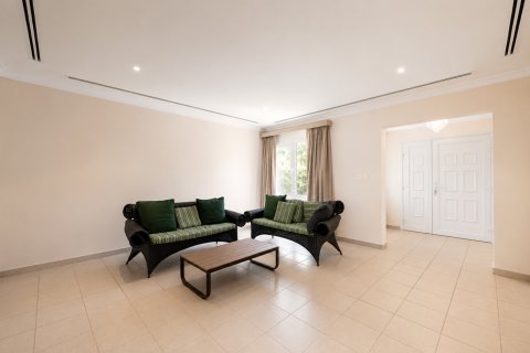 Vila di Meadows, Dubai, UAE 3 bilik tidur, 518.03 meter persegi № 750238 - foto 4