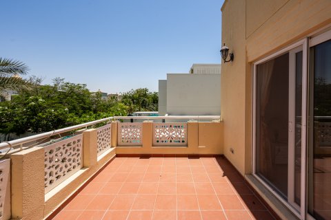 Vila di Meadows, Dubai, UAE 3 bilik tidur, 518.03 meter persegi № 750238 - foto 17