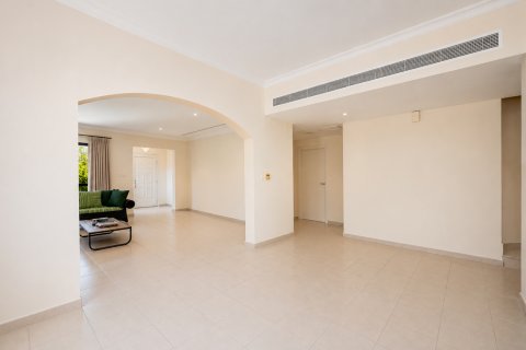 Vila di Meadows, Dubai, UAE 3 bilik tidur, 518.03 meter persegi № 750238 - foto 7