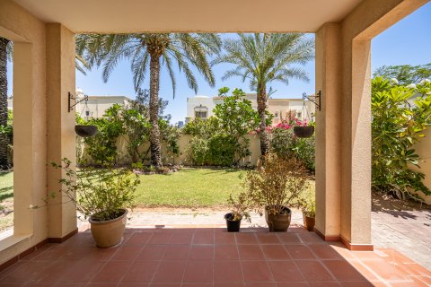 Vila di Meadows, Dubai, UAE 3 bilik tidur, 518.03 meter persegi № 750238 - foto 20