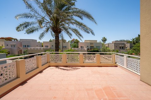 Vila di Meadows, Dubai, UAE 3 bilik tidur, 518.03 meter persegi № 750238 - foto 18