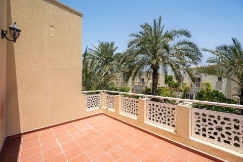 Vila di Meadows, Dubai, UAE 3 bilik tidur, 518.03 meter persegi № 750238 - foto 16