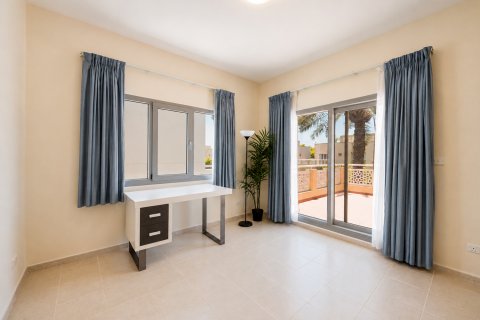 Vila di Meadows, Dubai, UAE 3 bilik tidur, 518.03 meter persegi № 750238 - foto 14