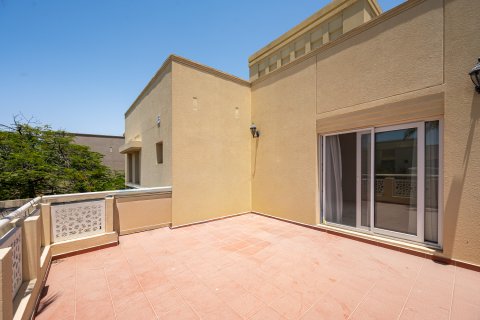 Vila di Meadows, Dubai, UAE 3 bilik tidur, 518.03 meter persegi № 750238 - foto 19