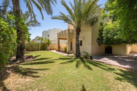 Vila di Meadows, Dubai, UAE 3 bilik tidur, 518.03 meter persegi № 750238 - foto 2